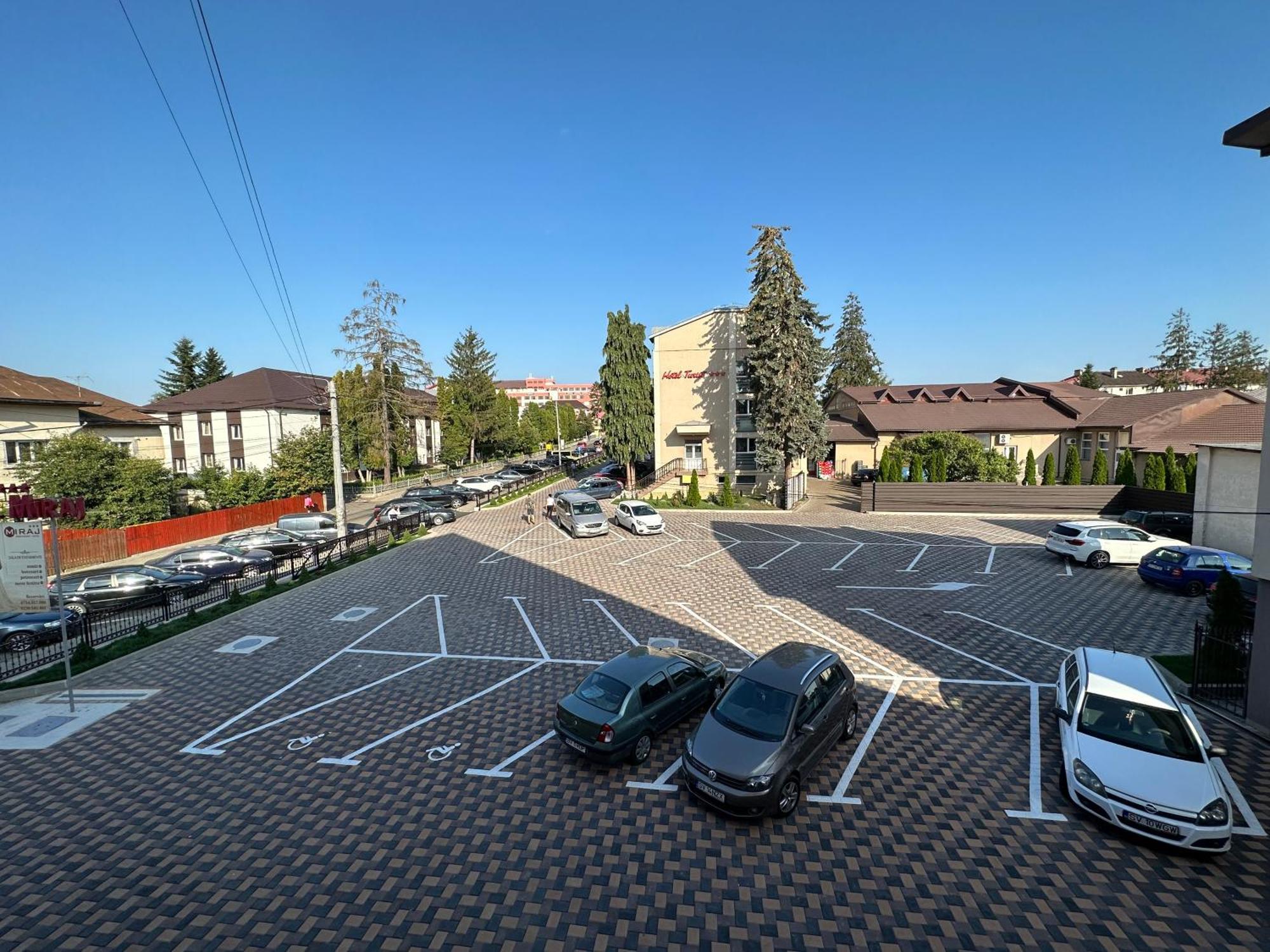 Hotel Turist Fălticeni Kültér fotó