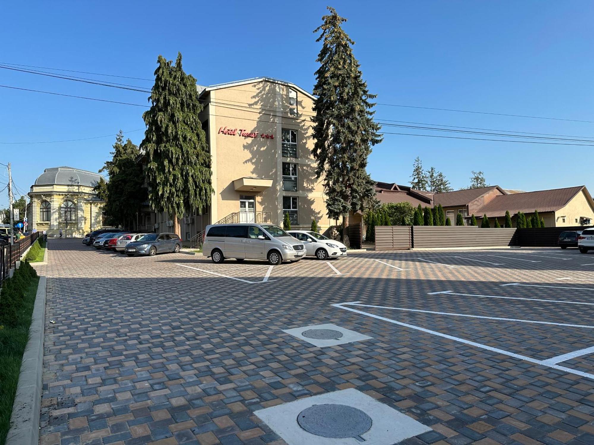 Hotel Turist Fălticeni Kültér fotó