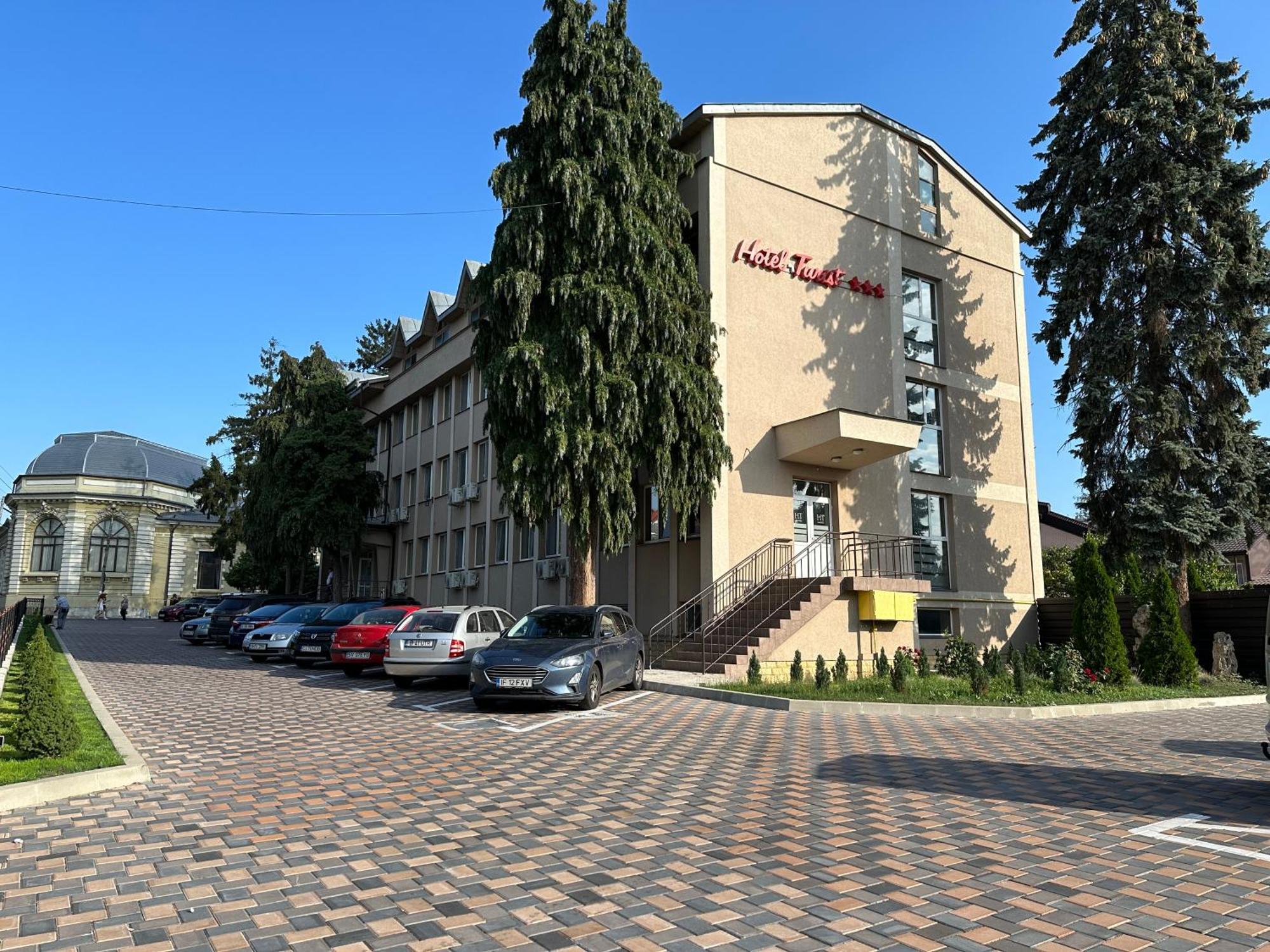 Hotel Turist Fălticeni Kültér fotó