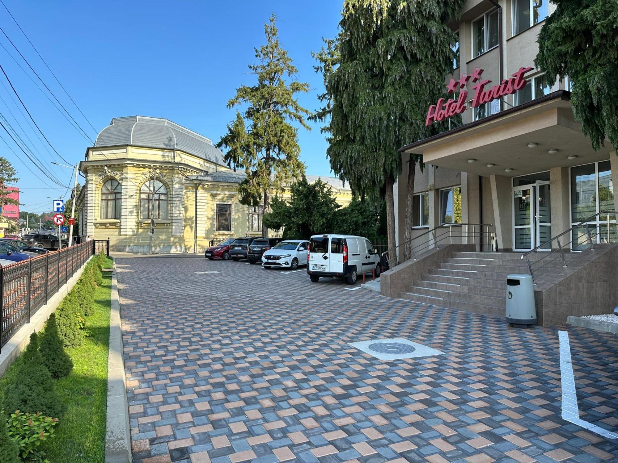 Hotel Turist Fălticeni Kültér fotó