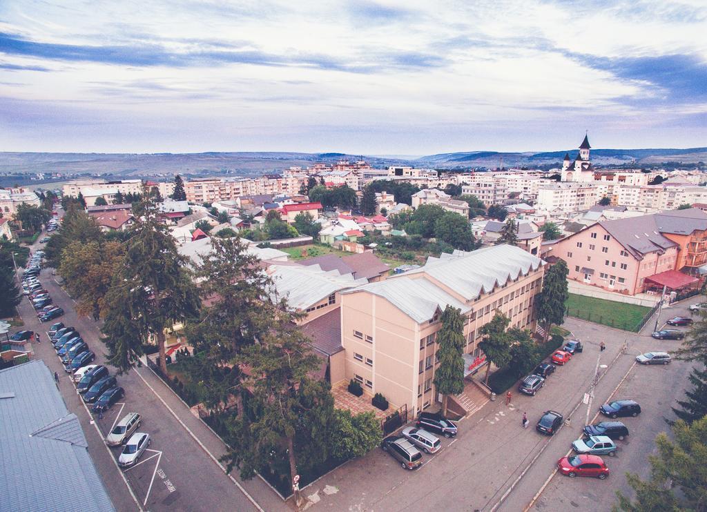 Hotel Turist Fălticeni Kültér fotó